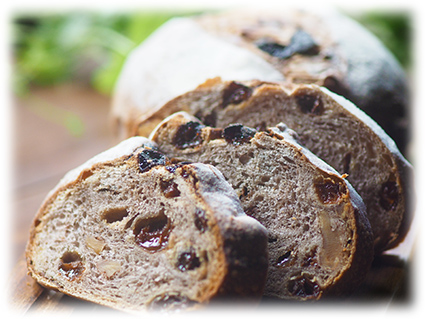 有機レーズンと有機クルミのパン